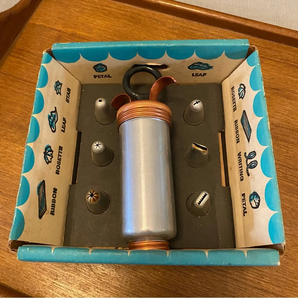 NIB Mirro Decorator Kit - Vintage!